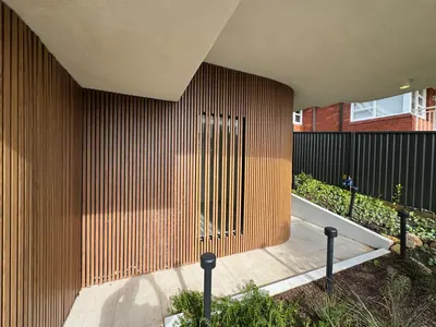 Woodonali woodgrain aluminium on a building facade — Facades project