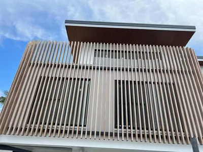 Woodonali woodgrain aluminium on a building facade — Facades project