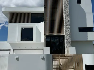 Woodonali woodgrain aluminium as fence and gate infill — Fences & Gates project