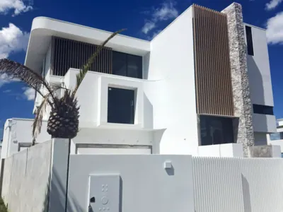 Woodonali woodgrain aluminium on a building facade — Facades project