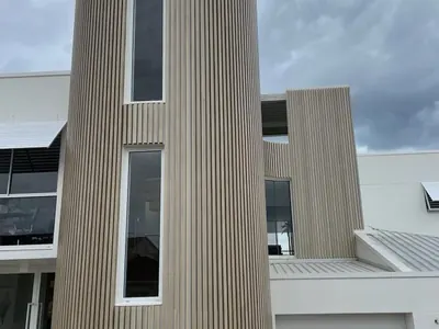 Woodonali woodgrain aluminium on a building facade — Facades project